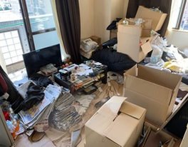 【2DK】散らばった衣類や日用品・段ボールなどの撤去(92,000円)の施工前