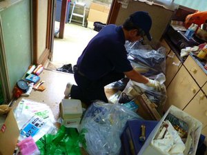【2DK】天井まで達したお荷物の施工前