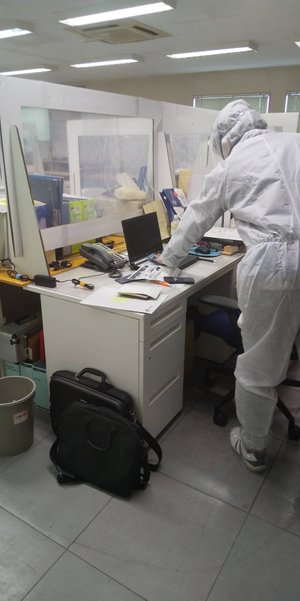 オフィス内でのコロナ除菌作業の施工前
