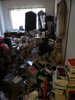 たくさんものがある片付けでも対応いたします。の施工前