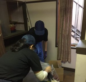 離れでの作業(写真はどちらも作業中のものです)の施工前