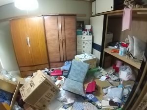 家財整理と清掃のご依頼 : 市営住宅の施工前