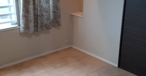 荷物が積み重なって通り道がない状態のお部屋清掃の施工後