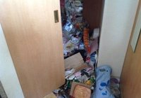 【2K】玄関から通路にかけてのゴミ片付けの施工前