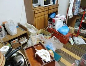 遺品整理:リビングの施工前
