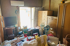 一軒家(6畳3部屋+台所・バス・トイレ)+倉庫大の施工前