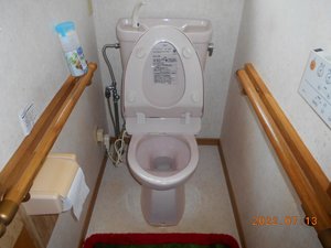 不用品整理のあとに、トイレのハウスクリーニングもおこないました。の施工後