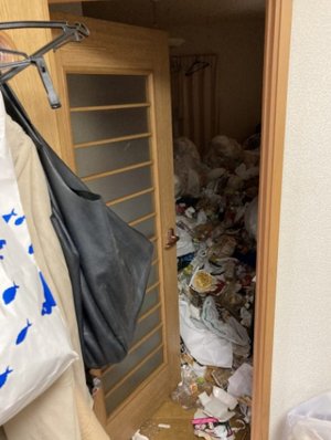 【1K】膝上まで溜まっていたゴミ屋敷清掃(¥250,000)の施工前
