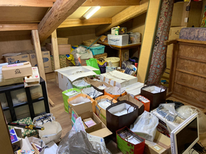 屋根裏にある不用品や家具の処分の施工前