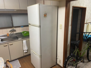 不用品回収と家具の移動、電球交換まで承りますの施工前