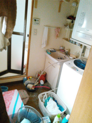 不用品整理とワックスによる床のコーティング作業の施工前