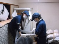 衣類は必ず女性スタッフが対応します。特殊清掃もお任せください。