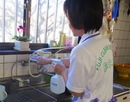 作業後の軽清掃は手抜きはせずにハウスクリーニング洗剤で仕上げます。また粗品もプレゼント。
