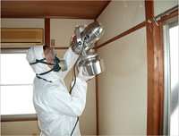 孤独死現場などの特殊清掃も自社施工しております。